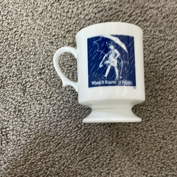 Vintage “When it rains it pours” dainty tee cup - Picture 2 of 5